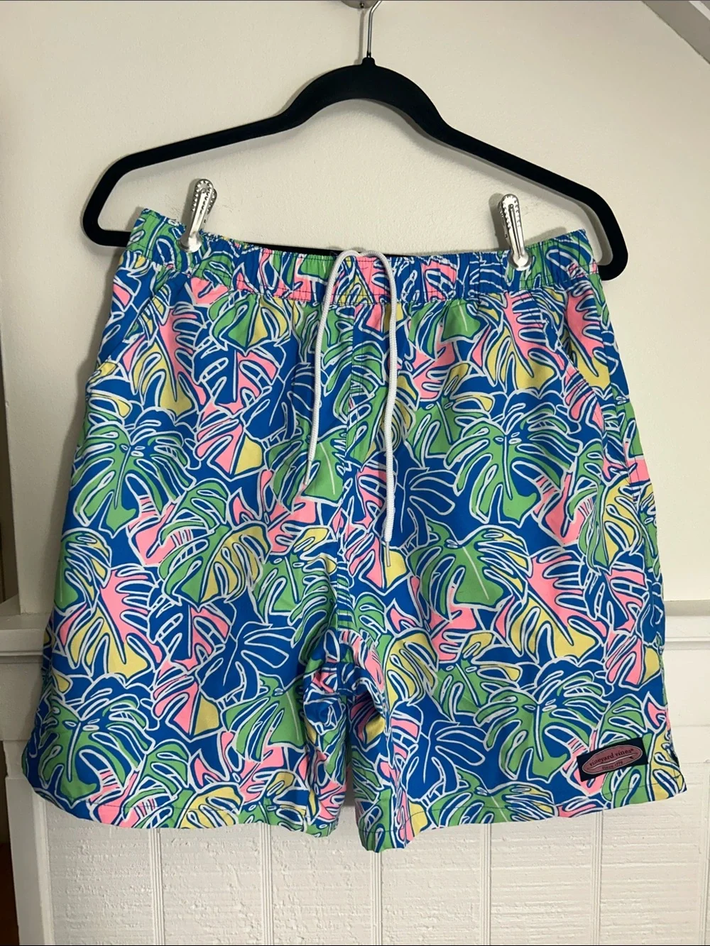 Vineyard Vines Colorful Swim Shorts size Small